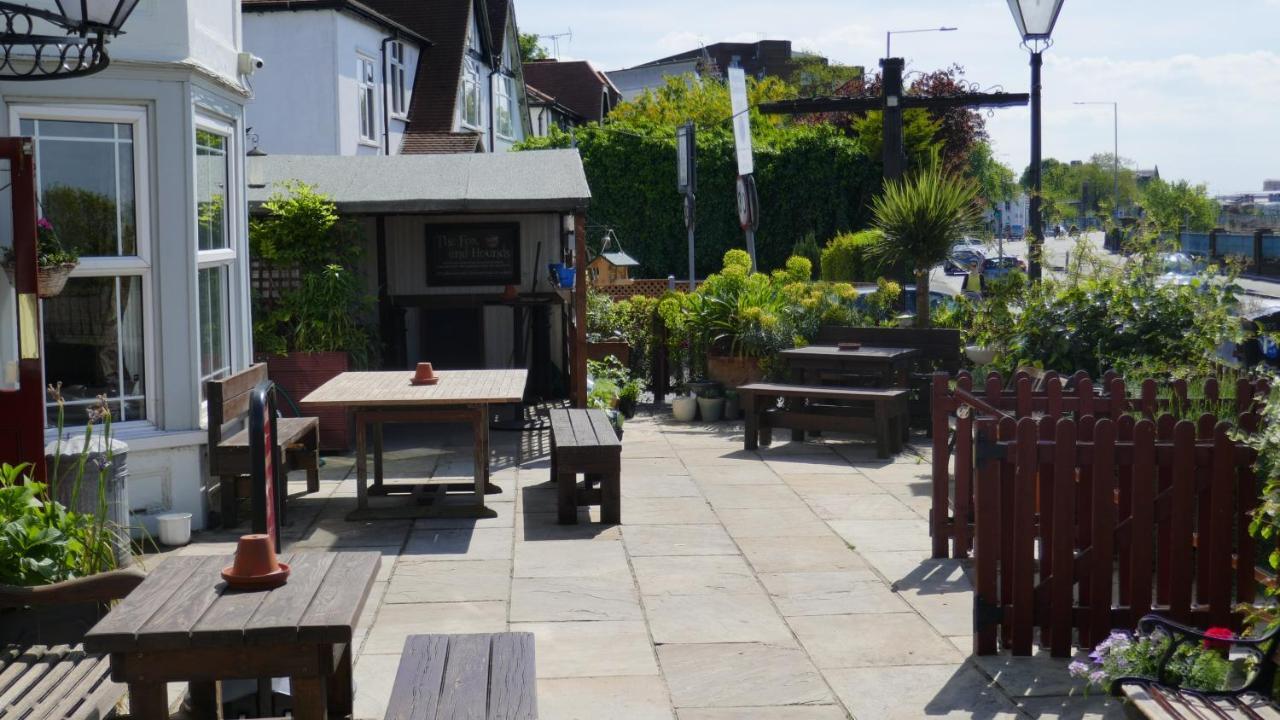 מלון Long Ditton Fox & Hounds Pub מראה חיצוני תמונה